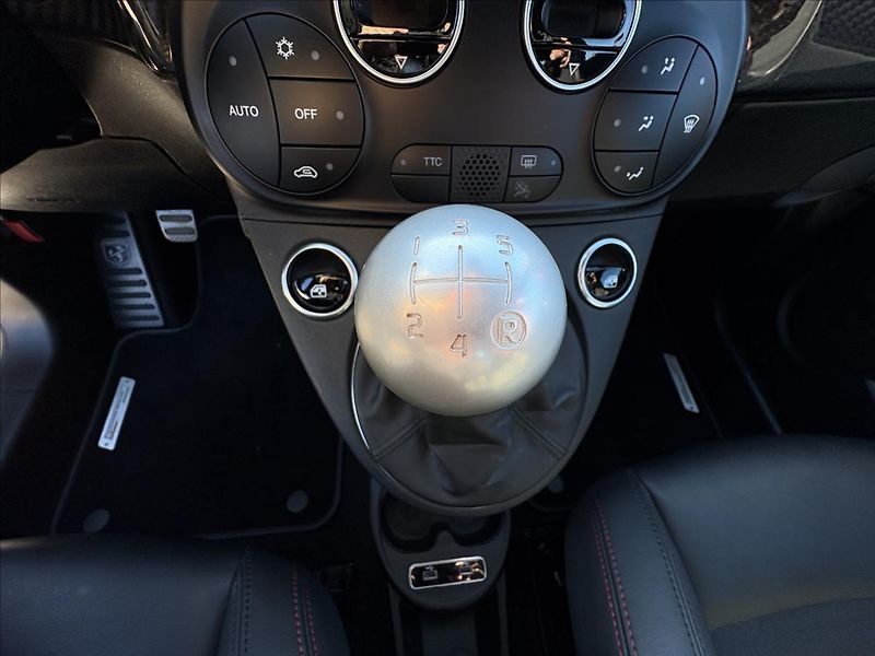 Abarth 595C 1,4 ESSEESSE 132 kW,Xenon,Navi - fotka 8 z 42
