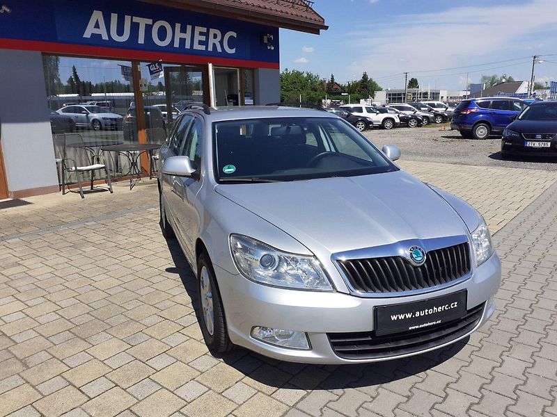 Škoda Octavia (2011) 1.4 TSi AMBIENTE - fotka 2 z 35