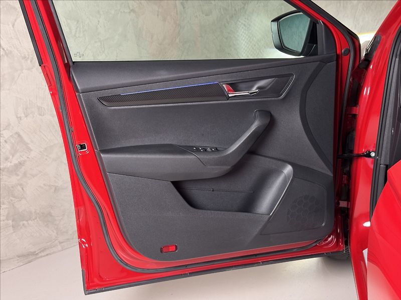 Škoda Karoq 2,0 TDi  DSG Sportline Virtual - fotka 22 z 49
