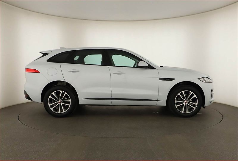 Jaguar F-Pace (2017) 20d AWD, 4X4, Automat, ČR - fotka 6 z 15