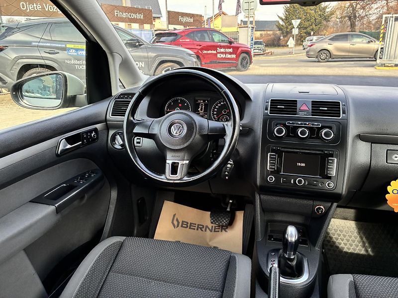 Volkswagen Touran 2.0TDi 103kW DSG NEZÁVISLÉ TOP - fotka 17 z 29