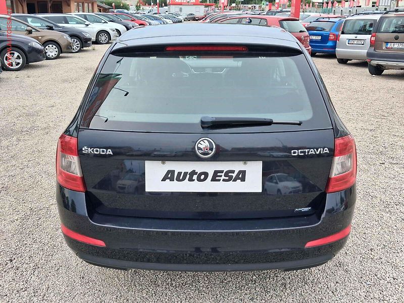 Škoda Octavia (2015) 2.0 TDi, ČR, AC, výhřev sed - fotka 5 z 19