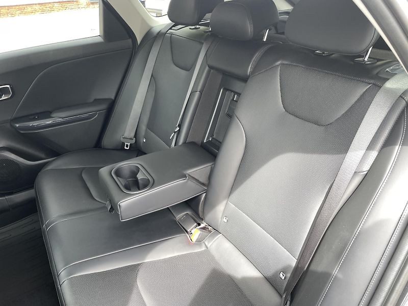 Kia K4 Sportswagon (2026) 1,6T-GDi 7DCT TOP  Sound / A17 - fotka 29 z 32