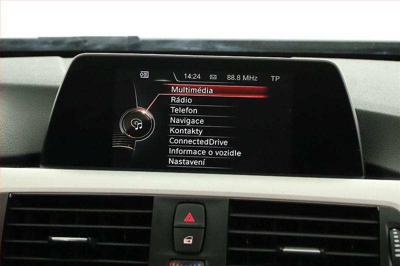 BMW Řada 3 (2017) 318 d, Automat, Tempomat - fotka 14 z 20