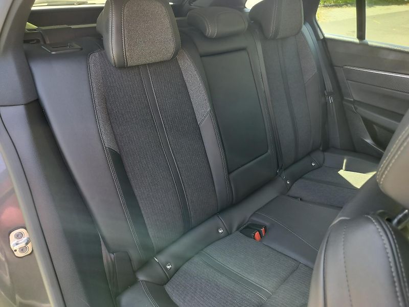 Peugeot 508 SW hybrid 225 e-EAT8 BUSINESS - fotka 26 z 32