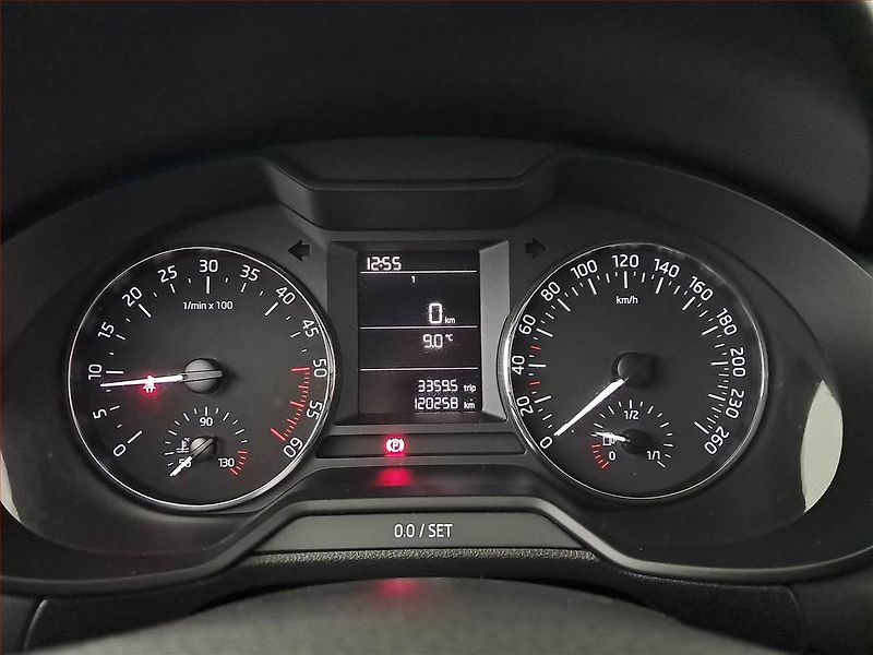 Škoda Octavia (2014) 1.6 TDI, ČR,1.maj - fotka 11 z 15