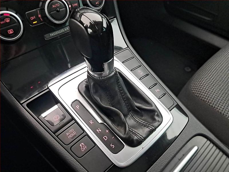 Volkswagen Passat (2013) 2.0 TDI, Automat, Navi - fotka 13 z 16
