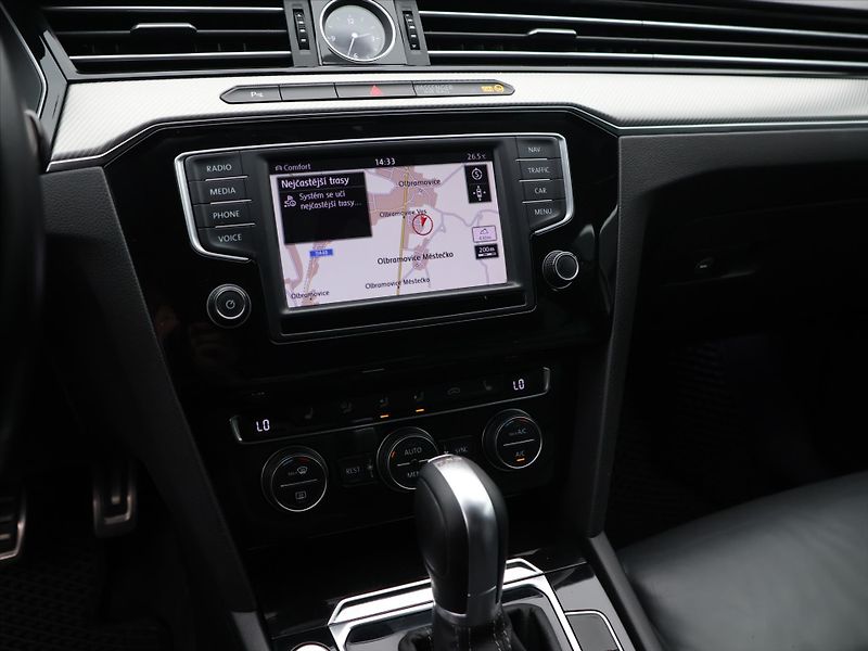 Volkswagen Passat 2,0 TDI 140kW DSG R-line CZ - fotka 14 z 27