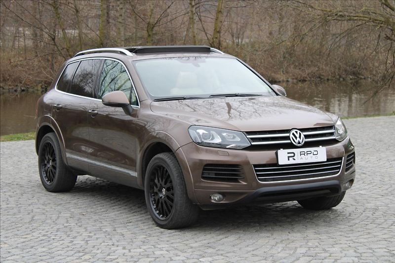 Volkswagen Touareg 3.0 TDI V6/PANOR/TAŽNÉ/NEZ.TOP - fotka 34 z 39