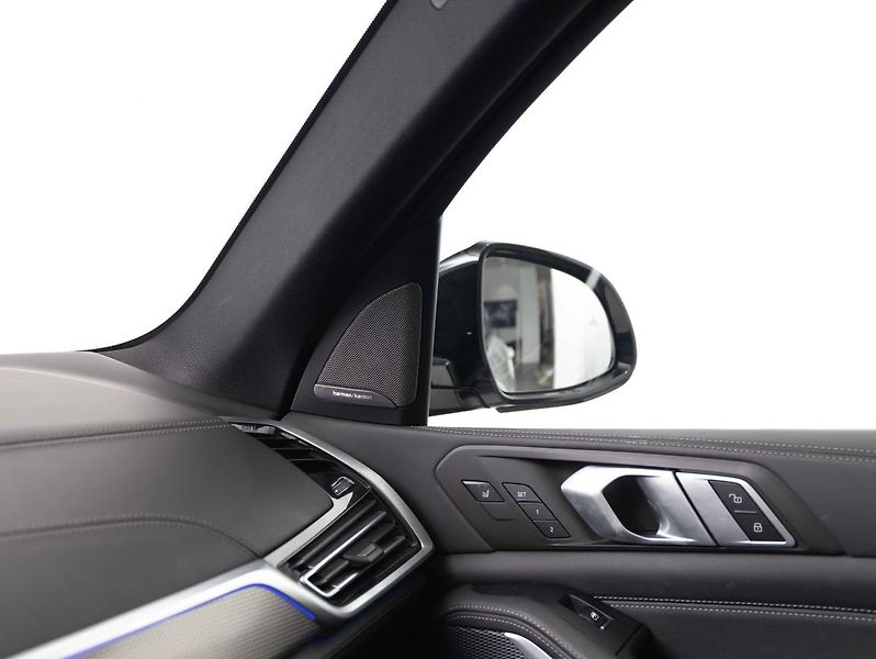 BMW X5 M50i - fotka 12 z 23