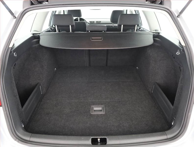 Volkswagen Passat (2009) 2.0 TDI, Automat, po STK - fotka 15 z 16