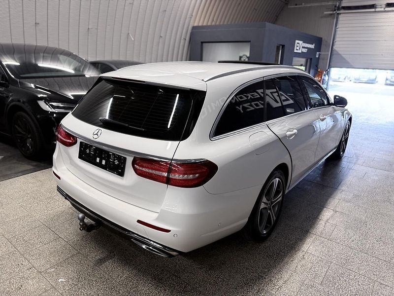Mercedes-Benz Třídy E (2018) 220D,TOP ,TZ, adaptivní tempo - fotka 6 z 34