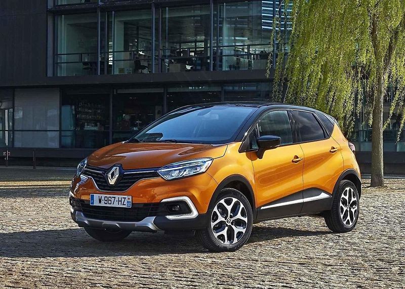 Během letních měsíců zlevňoval hlavně Citroën.