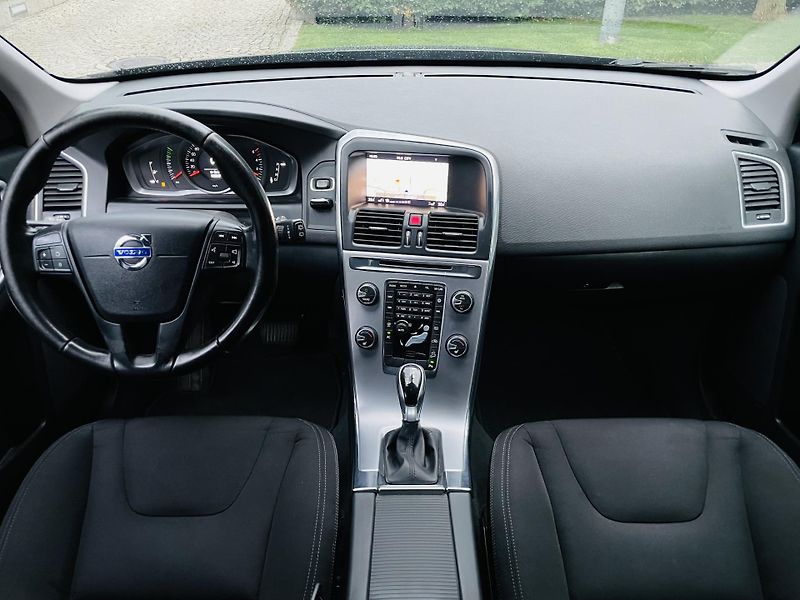 Volvo XC60 2.4D 4x4 AUT SERVISKA TAŽNÉ - fotka 22 z 43