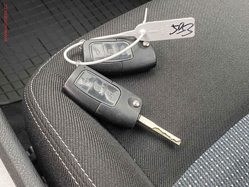 Ford Mondeo (2009) 2.0TDCi, AT, navi - fotka 20 z 20