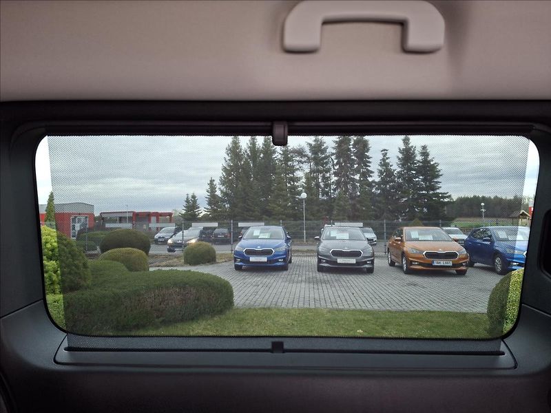 Citroën SpaceTourer 2,0 BlueHDi 180 EAT8 SHINE XL - fotka 33 z 36