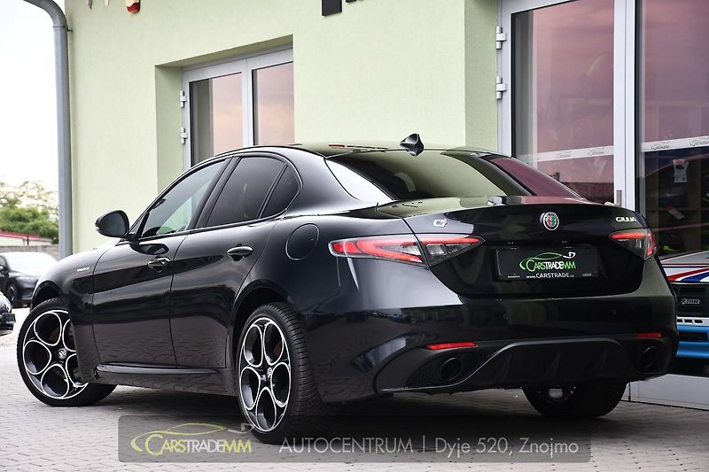 Alfa Romeo Giulia 2.0T 16V 206kW VELOCE AT8 Q4 - fotka 3 z 53