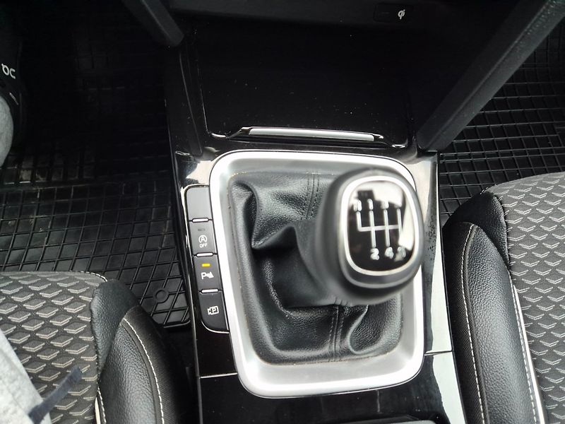 Kia XCeed (2022) 1.5i TOP  NOVE V CZ EXKLUSIVE - fotka 27 z 37