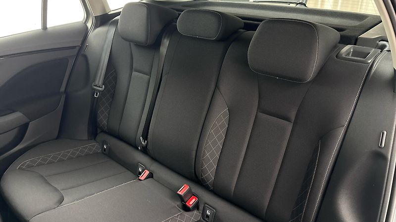 Škoda Scala 1.0 TSI Ambition - fotka 16 z 23