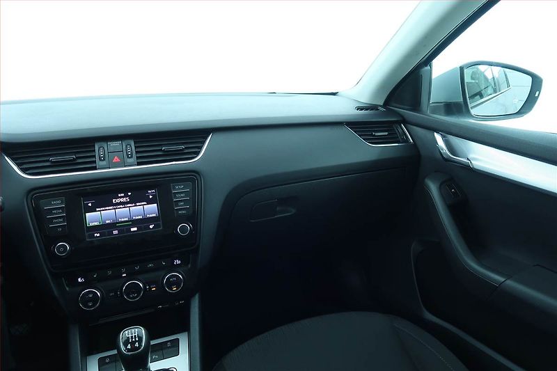 Škoda Octavia (2014) 2.0 TDI, 4X4, Xenony - fotka 8 z 21