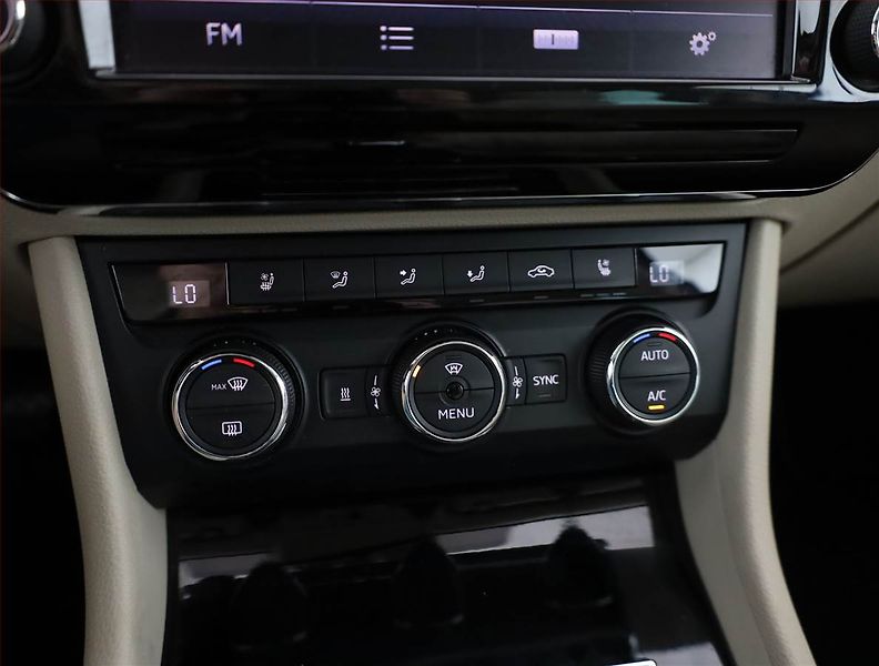 Škoda Superb (2015) Laurin&Klement 2.0 TSI, 4X4 - fotka 10 z 21