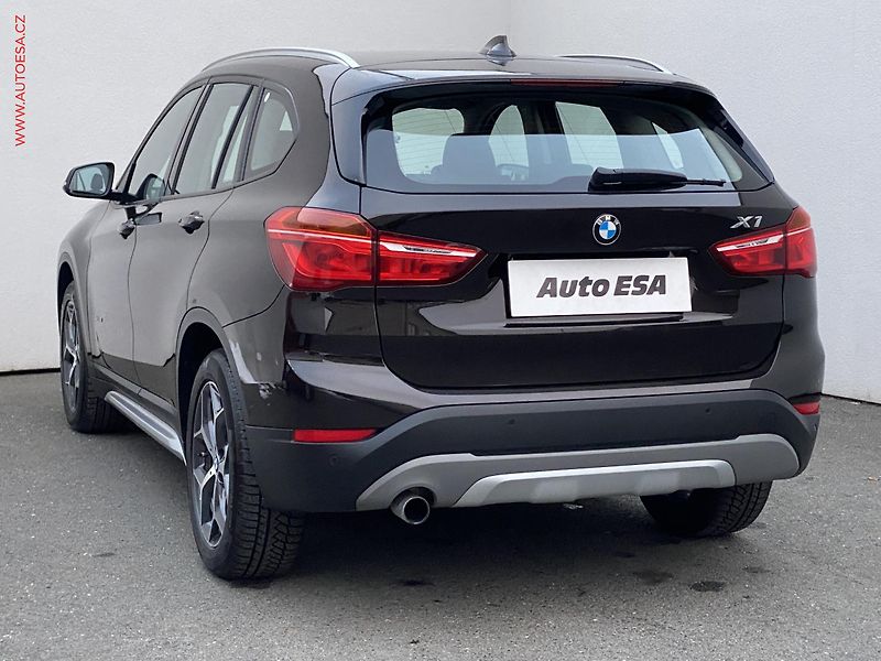 BMW X1 (2017) 1.5i sDrive 18i - fotka 6 z 18