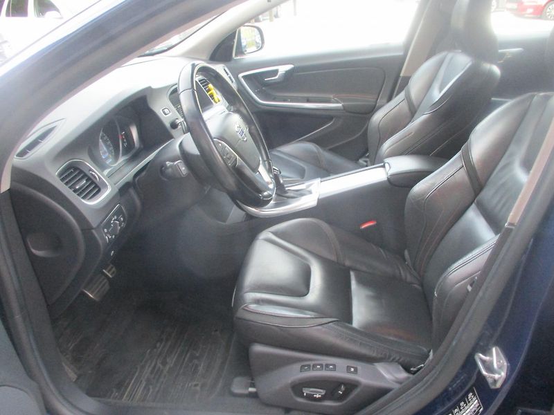 Volvo V60 D5 AWD Polestar - fotka 10 z 39