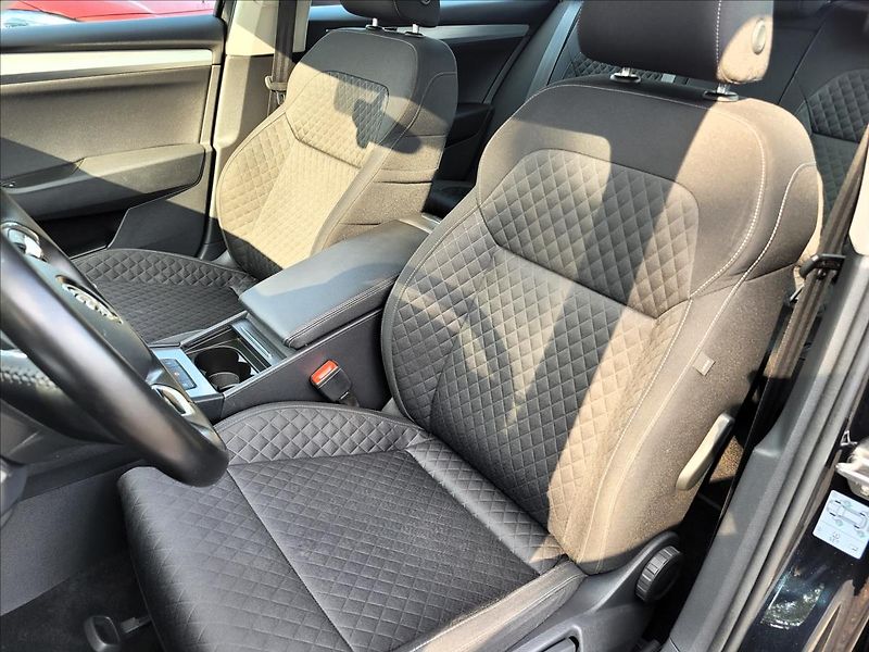 Škoda Superb 1,5 zálohováno - fotka 8 z 50