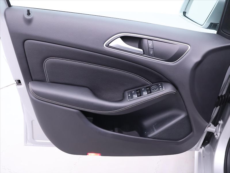 Mercedes-Benz Třídy B 1,5 CDI 80kW Aut. Urban Navi - fotka 11 z 37