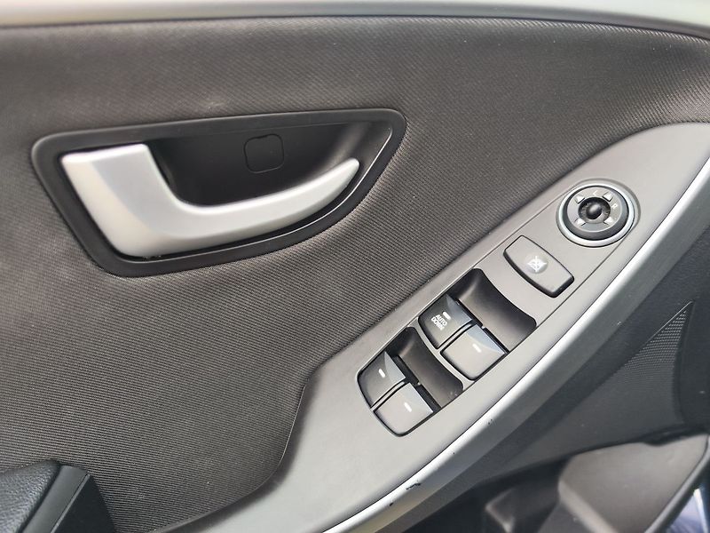 Hyundai i30 1.6 CRDi/81kW Trikolor Komfort - fotka 25 z 31