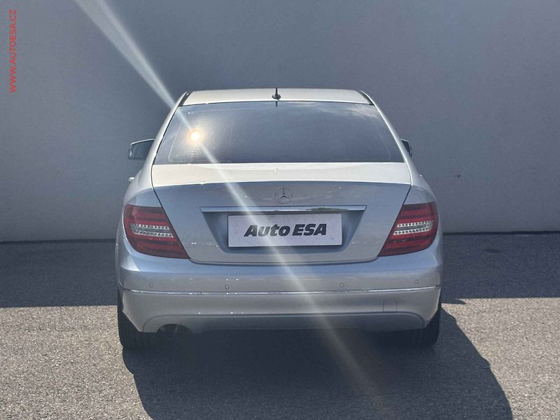 Mercedes-Benz Třídy C (2013) 1.6T, AT - fotka 5 z 17