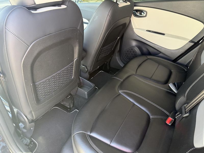 Renault Captur 1.2 TCe INITIALE PARIS  - fotka 28 z 32