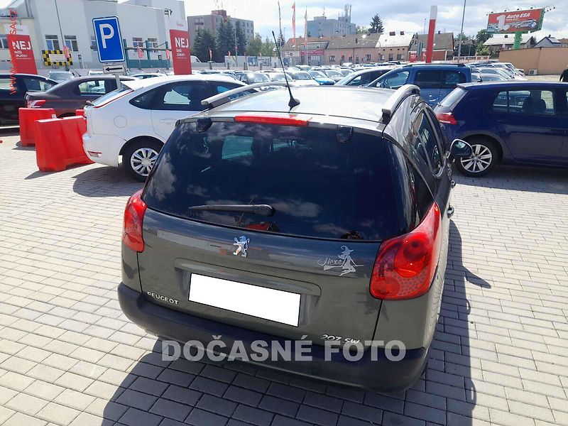 Peugeot 207 (2009) 1.4i, Panor, AC - fotka 2 z 3