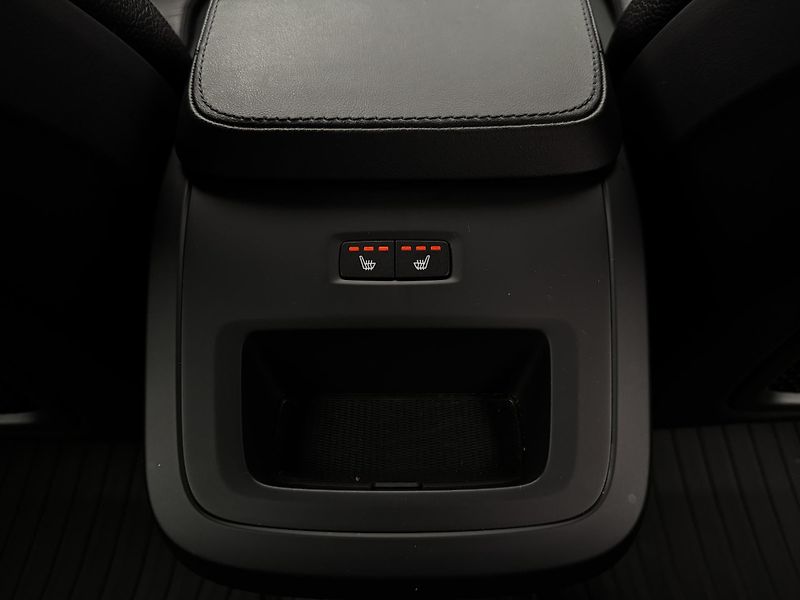 Volvo XC90 B5 AWD PLUS BRIGHT AUT CZ - fotka 30 z 53