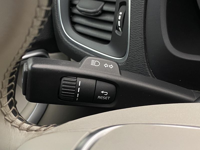 Volvo V40 CC D3 MOMENTUM AUT  - fotka 20 z 43