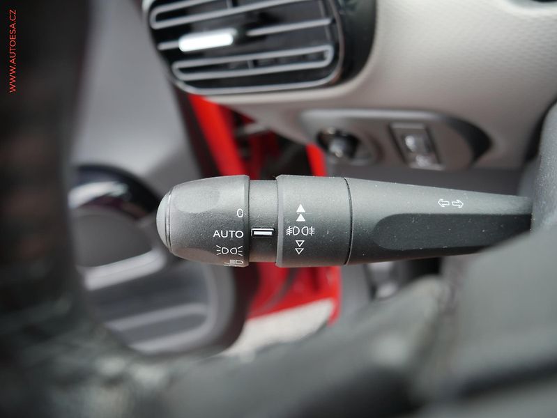 Citroën C4 Cactus (2018) 1.2 PT, ČR, servis.kniha, AC - fotka 14 z 19