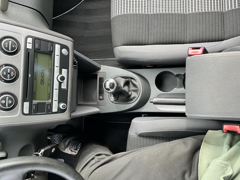 Volkswagen Touran 1.6 MPI 75KW,7MÍST,DIGI,NAVI - fotka 42 z 46