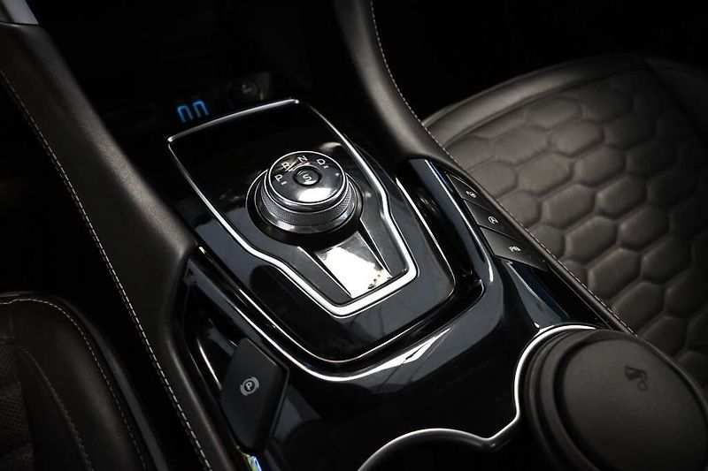 Ford Mondeo (2021) 2.0 VIGNALE 140 KW LED ACC Mas - fotka 19 z 39