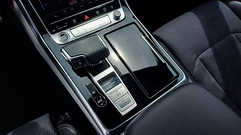 Audi Q7 S-LINE 3.0TDI WEBASTO B&O 1ČR  - fotka 32 z 44