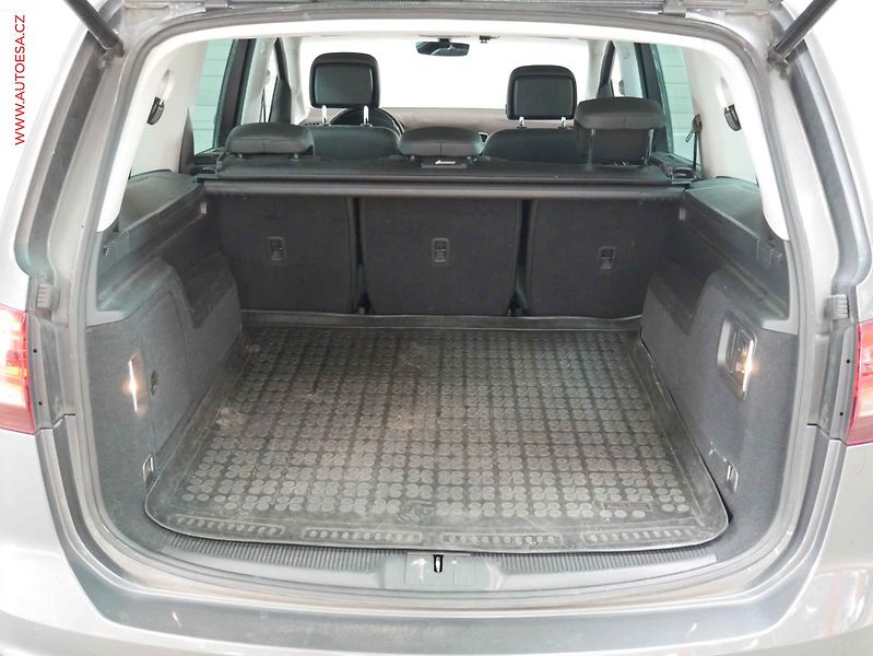 Volkswagen Sharan (2017) 2.0 TDi 4x4, 7míst, 2.maj,ČR - fotka 7 z 25
