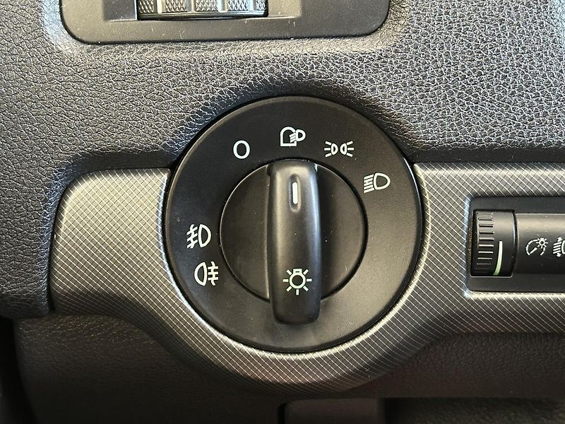 Škoda Octavia 2.0 TDI Elegance - fotka 13 z 24