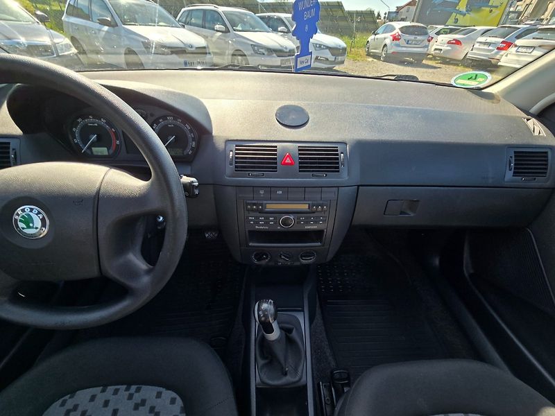 Škoda Fabia (2007) 1.4 MPi 59 KW Ambiente - fotka 15 z 23