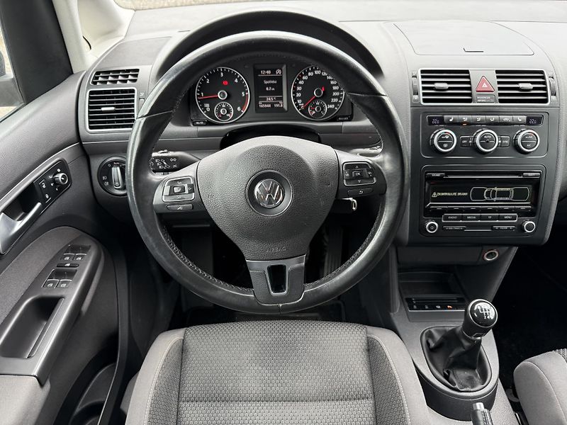 Volkswagen Touran - fotka 15 z 22