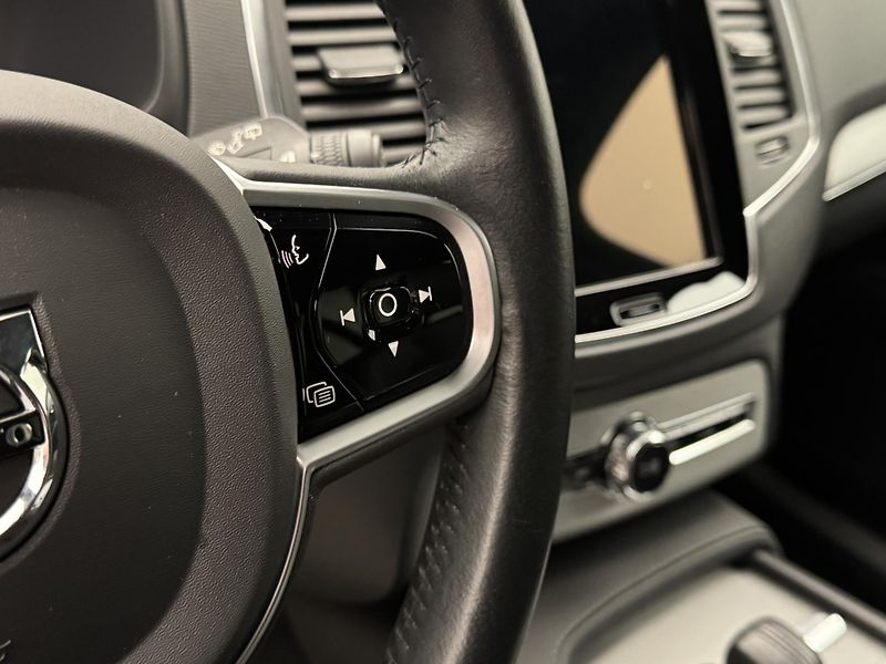 Volvo XC90 B5 AWD MOMENTUM AUT - fotka 20 z 42