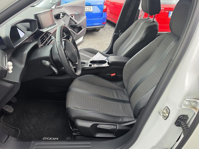 Peugeot 2008 1.2 T 96KW 54tkm  - fotka 12 z 25