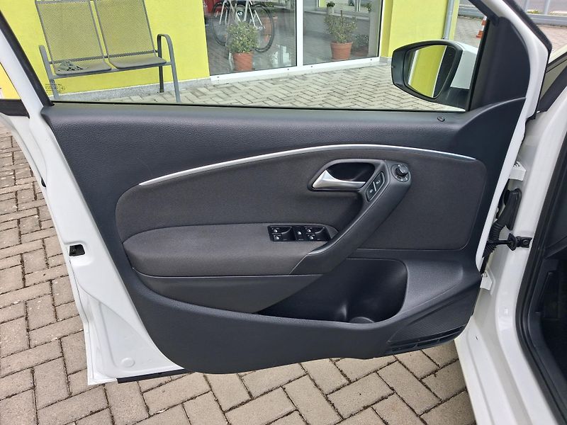 Volkswagen Polo (2016) 1,0MPi POUZE 65t.km! VYHŘ.SED. - fotka 13 z 45