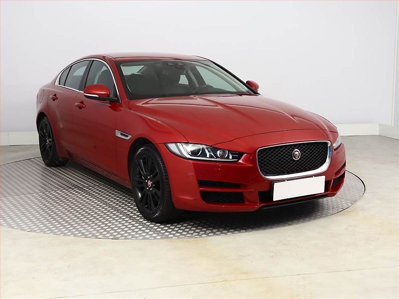 Jaguar XE (2016) 20d AWD, 4X4, Automat - fotka 1 z 16