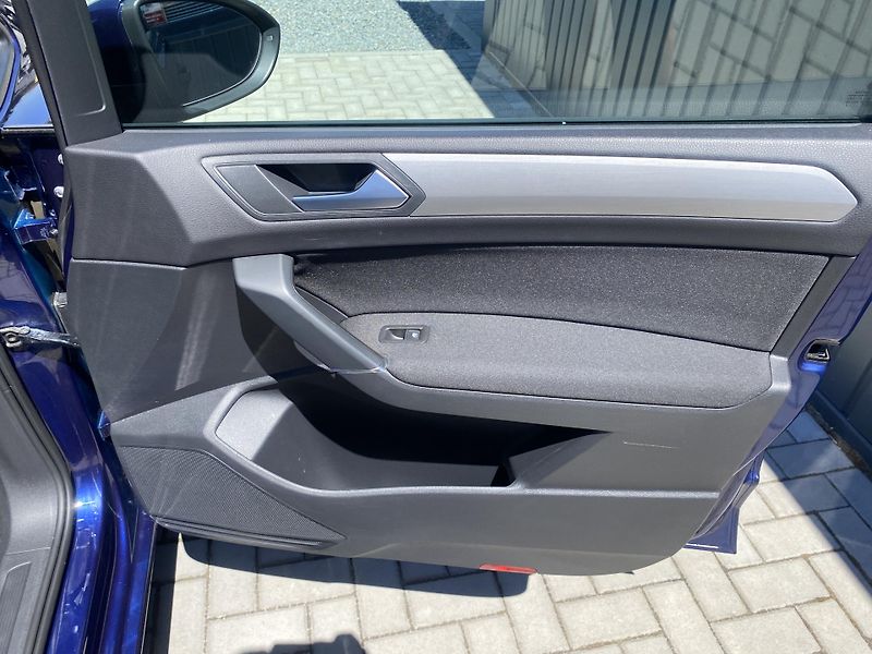 Volkswagen Touran 1.4 TSI 110kW- 1xMAJ.- 7 MÍST - fotka 37 z 42