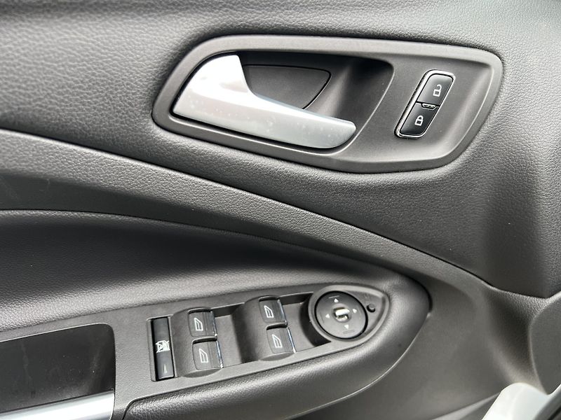 Ford Kuga 2.0TDCi 4x4 AUTOMAT TITANIUM  - fotka 12 z 44