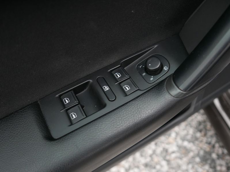 Volkswagen Passat 1,6 TDI 77kW Kombi - fotka 18 z 38